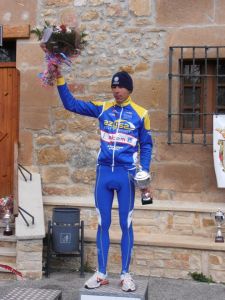 Arkaitz Durán (Azysa) gana la clásica Pamplona-Baiona
