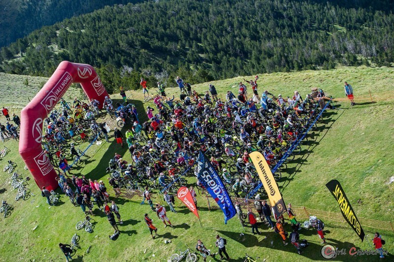 500 bikers en la Maxiavalanche de Vallnord Bike Park la Massana