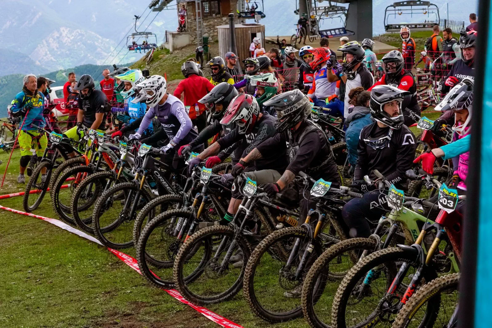 550 riders participan en la Maxiavalanche, la primera carrera BTT de la temporada en Pal Arinsal