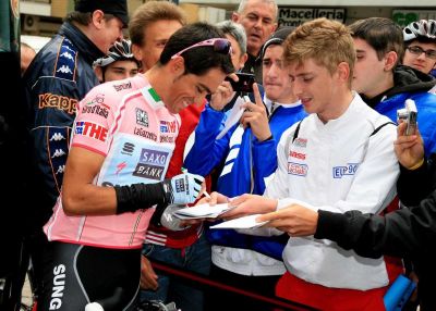Giro 2011: Alberto Contador defiende el liderato sin problemas