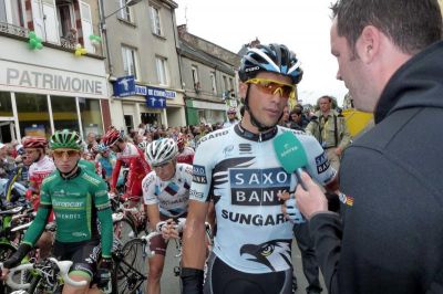 Tour de Francia: Alberto Contador preocupado por su rodilla Tour de Francia: Alberto Contador preocupado por su rodilla