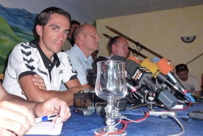 Tour de Francia: Alberto Contador mima su rodilla de cara a los Pirineos