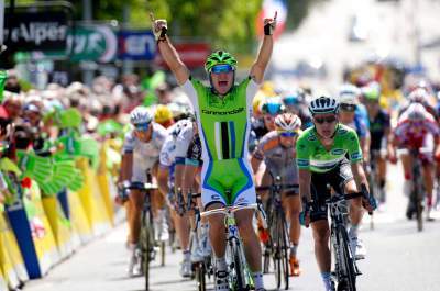 Elia Viviani se hace con la segunda etapa en la Dauphine