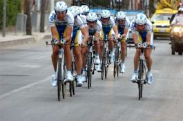Duro trabajo para los corredores del Ag2r en los Alpes