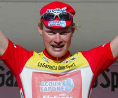 Alexander Arekkev gana y ya lidera la Tirreno Adriático