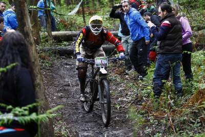 Díez Arriola ( BikeZona ) logra el triplete en el Open EnduroAstur