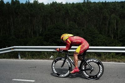 Fernando Alonso sube al podio .. en una contrarreloj!