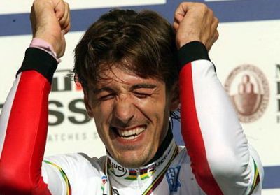 Cancellara vuela y se lleva el arco iris
