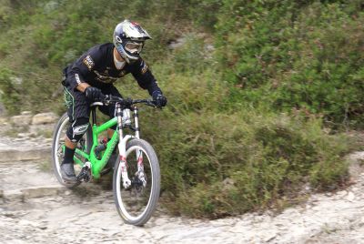 Iraitz Etxebarria gana la novena prueba de la Copa DH Extrem