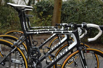 Giant presenta su máquina para las clásicas: La Defy Advanced SL 
