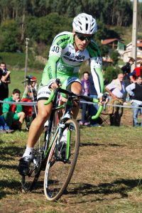 Isaac Suárez gana en el ciclocross de Treto (Cantabria)