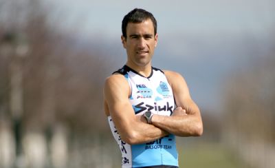 El triatleta Eneko Llanos busca volver a lo más alto 
