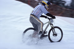 Guido Tschugg se impone en un durísimo San Miguel Snowbike de Grandvalira