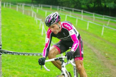 Larrinaga abandona en Muskiz tras una caída