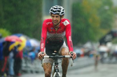 Aitor Hernández vence en Oñati