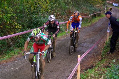 El ciclo-cross vasco continúa en Amezaga y Aizarnazabal 