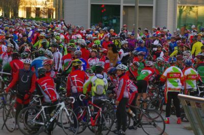 Unos 8000 ciclistas en el homenaje a Iñaki Lejarreta