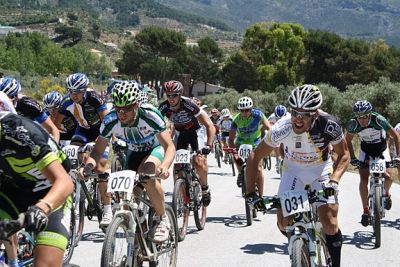 Javier Macías y Beatriz Gallego ganan en Yunquera