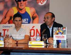 Presentado el libro de Gómez Noya