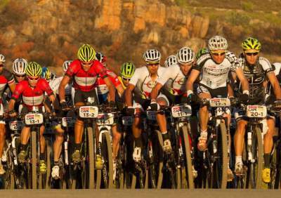Una avería aparta del liderato a Hermida en la Cape Epic