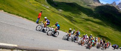Más de 10000 ciclistas disfrutan de la Quebrantahuesos