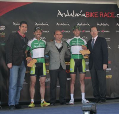 Hermida y Rudi Van Houts ganan la 1ª etapa de la Andalucía Bike Race