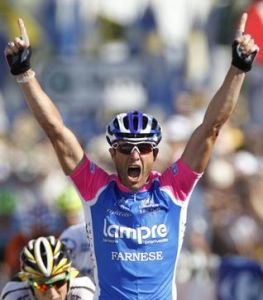 Tour de Francia: Petacchi se impone a las adversidades