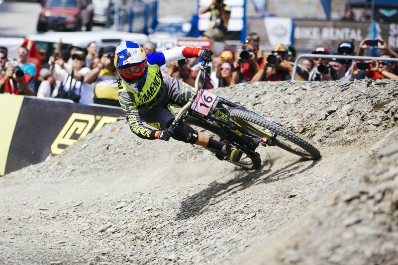 Aaron Gwin y Rachel Atherton campeones de la Copa del Mundo DH