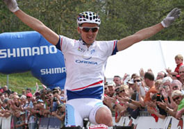 Julien Absalon vuelve a dominar en Offenburg