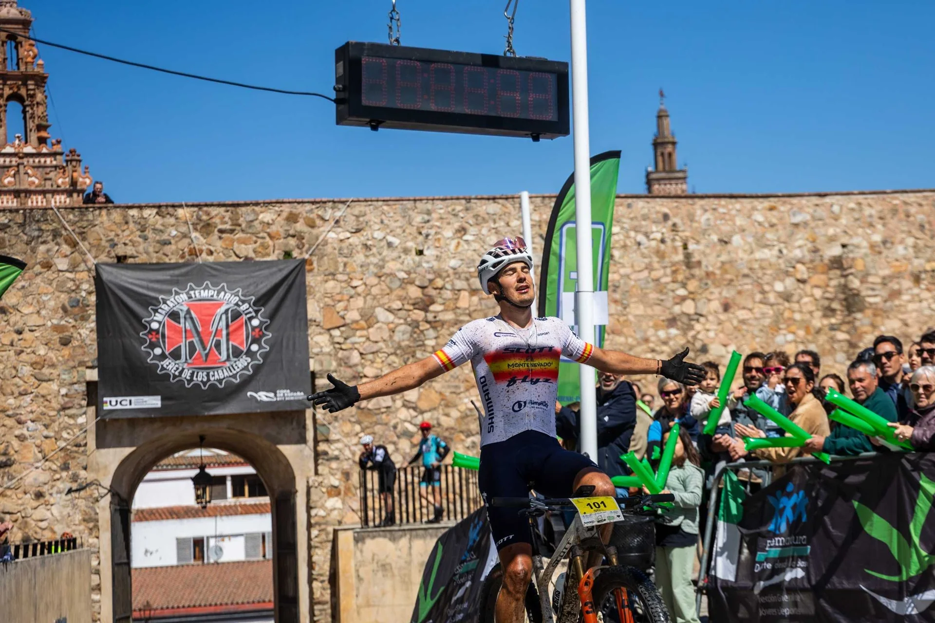 Adrian Benedito y Natalia Fischer conquistan el Preeuropeo Templarios XCM