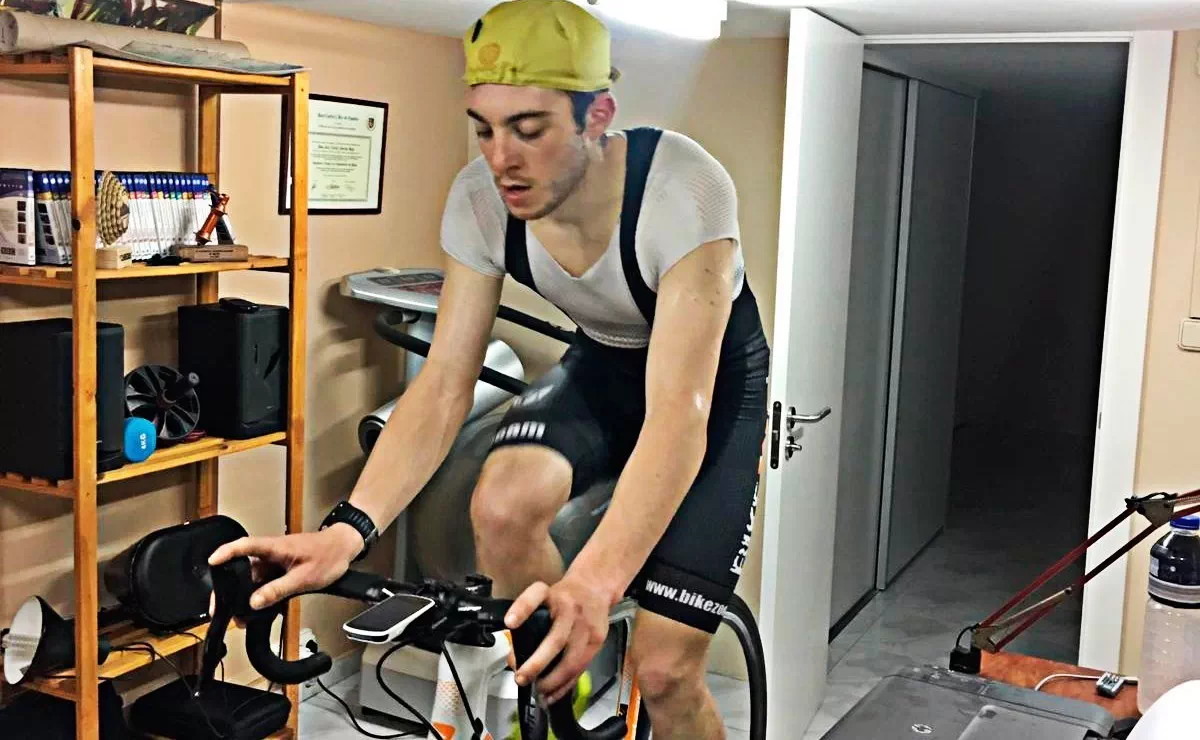 Adrián García ciclista y youtuber nos narra su día a día durante el confinamiento por el coronavirus