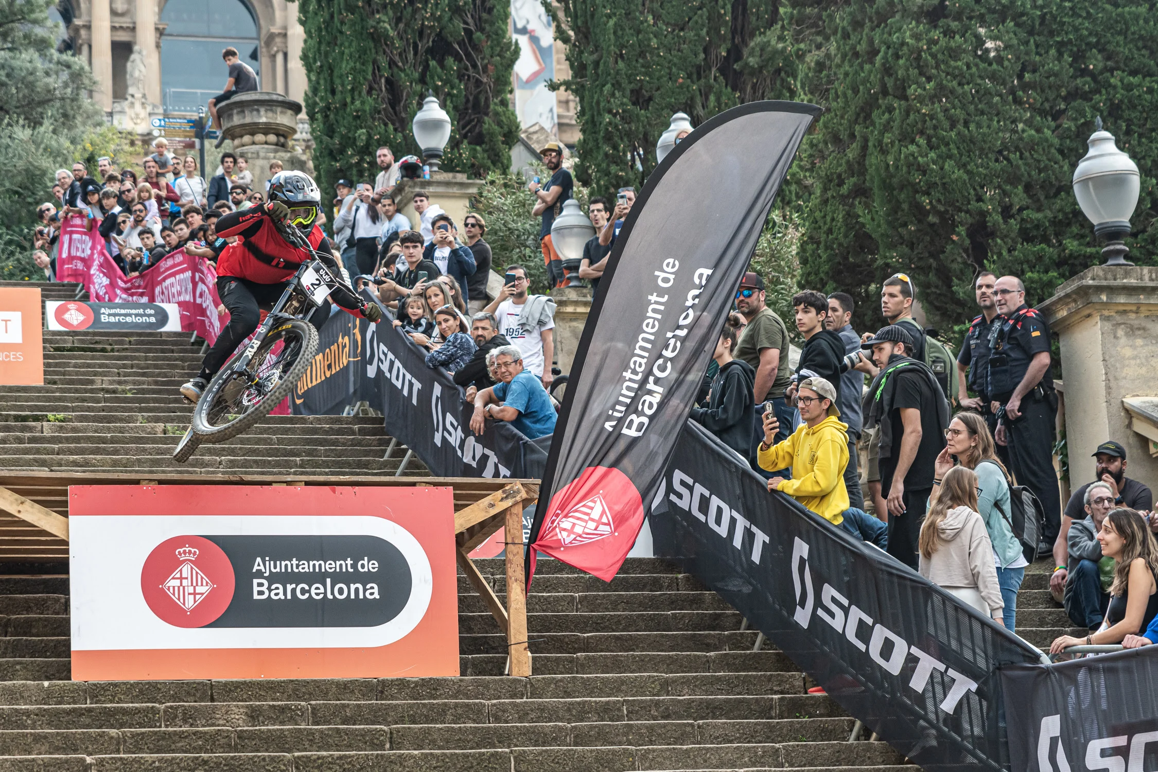 Adrián González conquista el trono de Montjuïc en el Down Urban BCN 2024