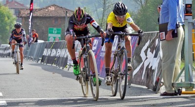 Aida Nuño vence en un espectacular sprint en Llodio