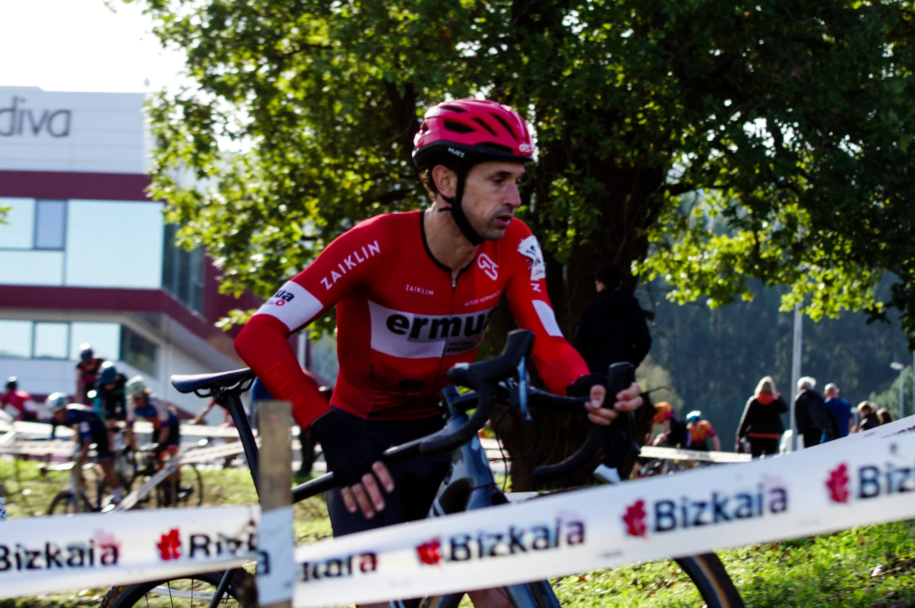 Aitor Hernández gana en Elorrio para abrir la temporada vasca de ciclocross