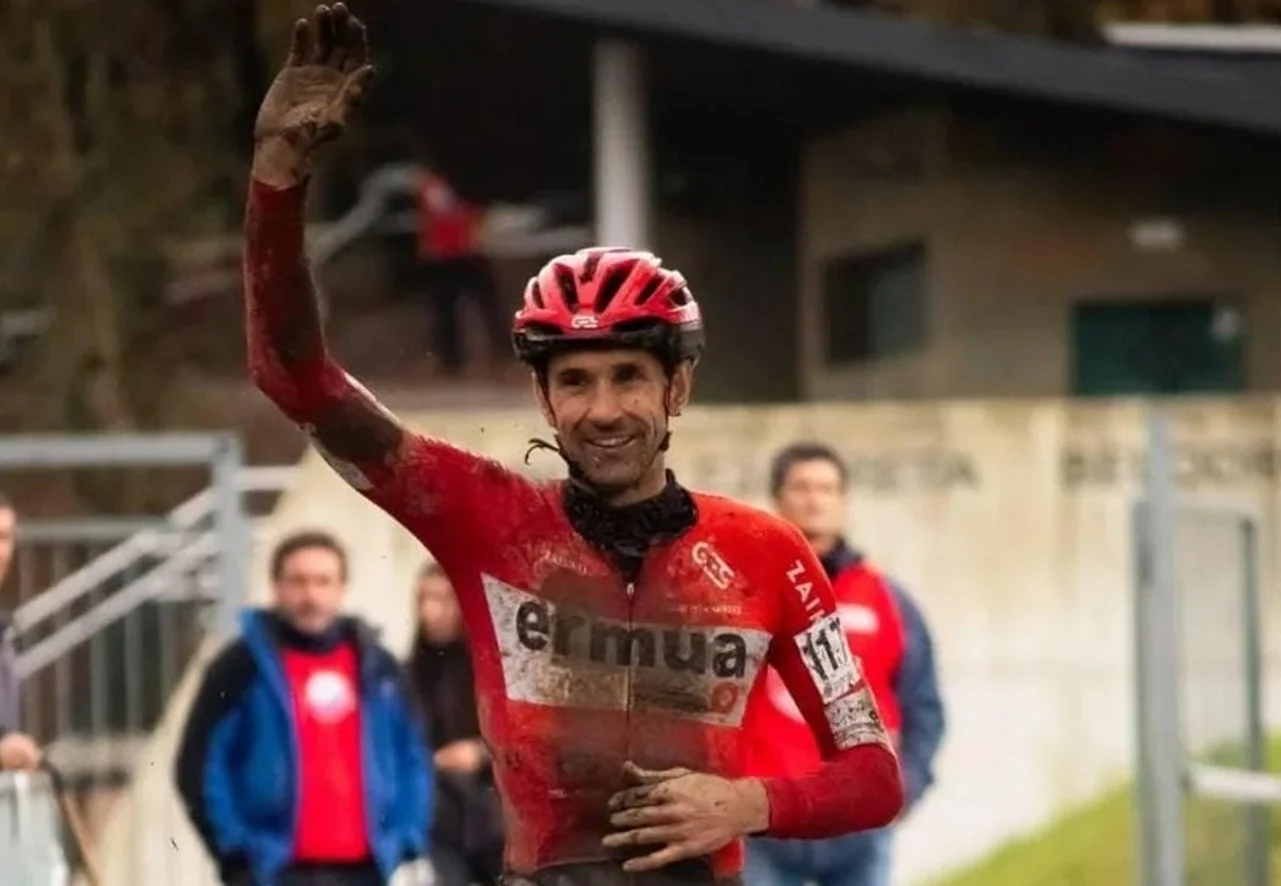 Aitor Hernández, el Rey del Barro: Cuarta Victoria de Ciclocrós en el Duro Berrizko Sari Nagusia