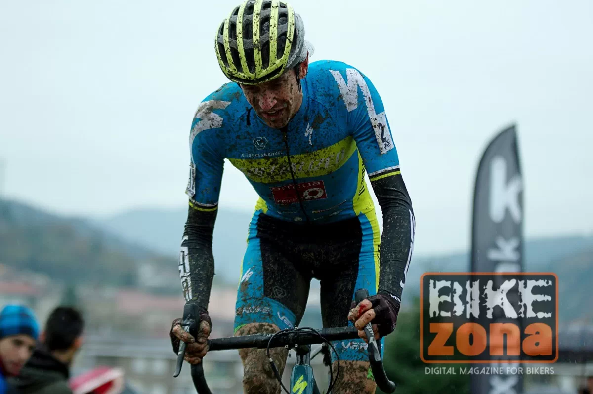 Aitor Hernández se muestra satisfecho tras su temporada de ciclocross