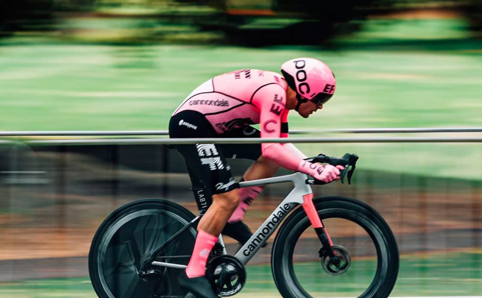 Alberto Bettiol primer líder del Tour Down Under tras ganar la prólogo de 5,5km