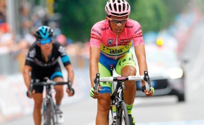 Alberto Contador llega de rosa a la jornada de descanso