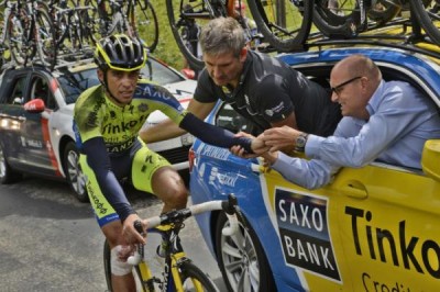 Alberto Contador no irá al quirófano ni a la Vuelta