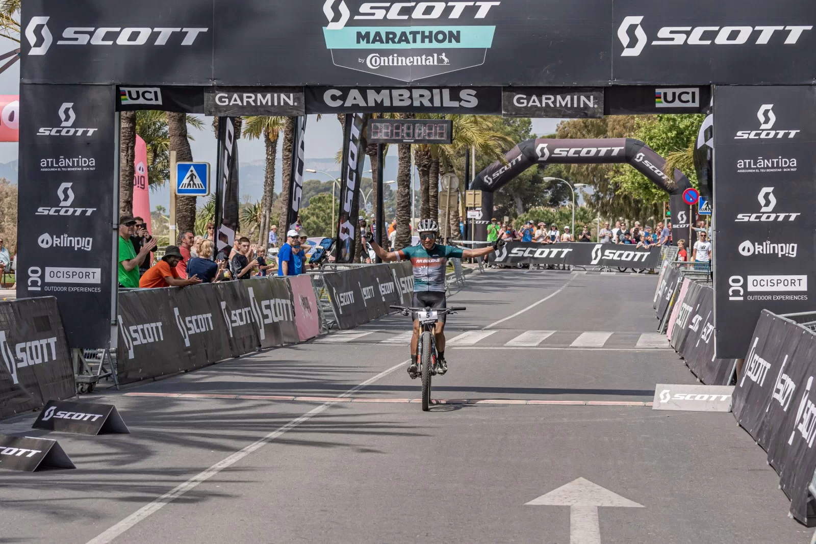 Alejandro Gómez y Claudia Galicia vencedores en la Scott Marathon de Cambrils