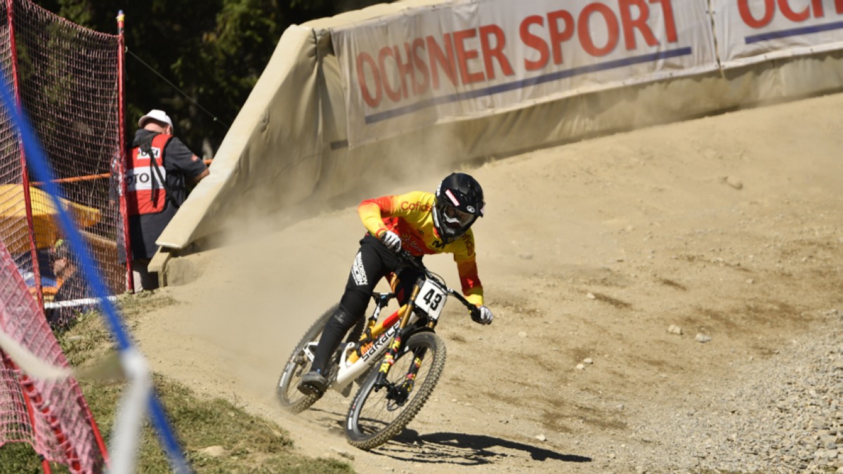 Álex Marín se mete en el Top 20 del Mundial de descenso