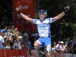 Allan Davis gana en Australia, Armstrong se mete sin éxito en una escapada