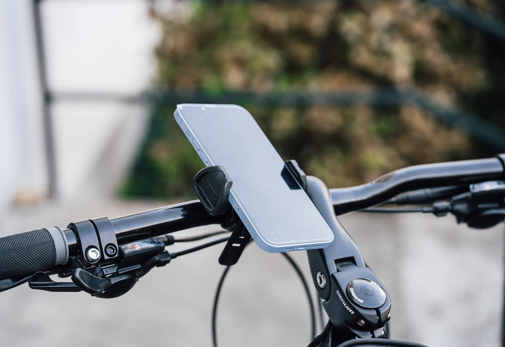 Análisis del Zéfal Universal Phone Holder. La Solución Universal para Llevar tu Smartphone en la Bicicleta
