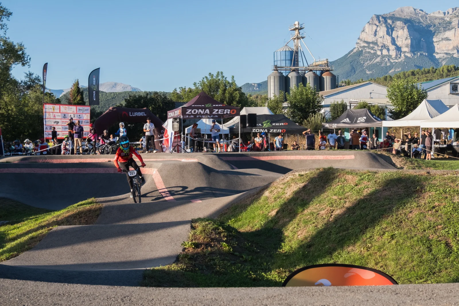 Ángel Heras y Ruth Abad vencen en la Copa de España de Pump Track de Aínsa