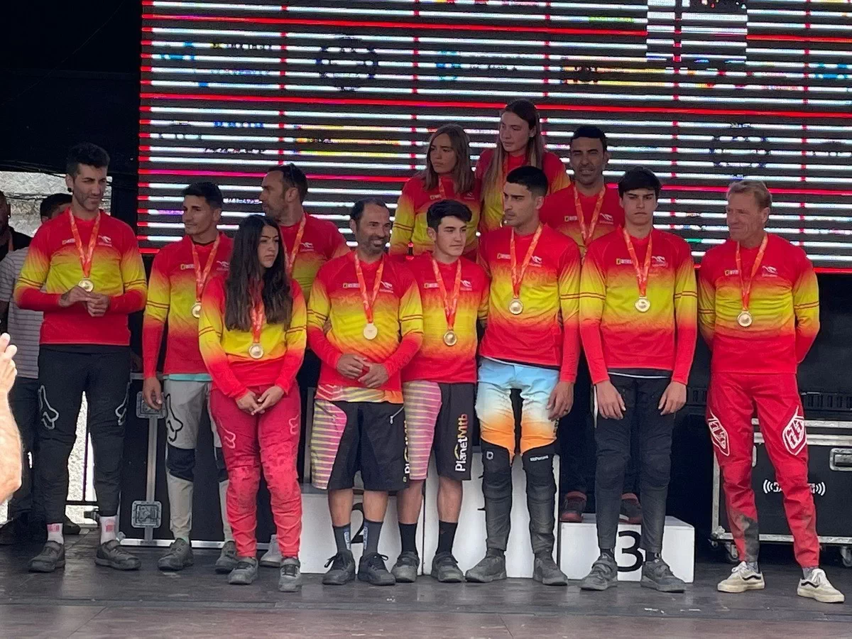 Ángel Suárez y Zoe Zamora son los campeones de España de Descenso 2022