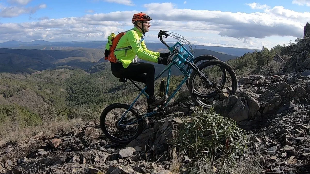 Ascendu la bicicleta de montaña que permite subir rampas de hasta el 45%