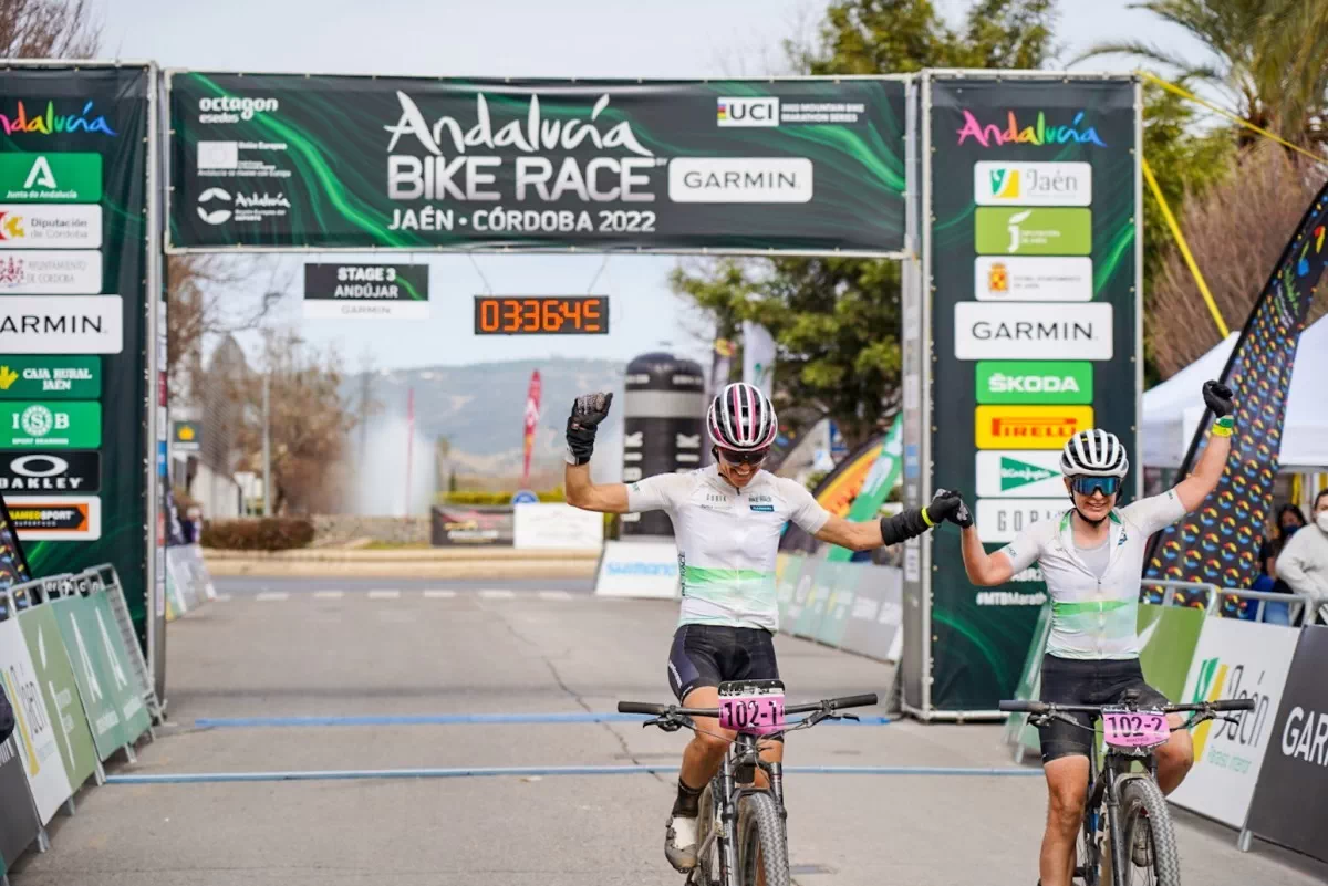 Así fue la espectacular tercera etapa de la Andalucía Bike Race