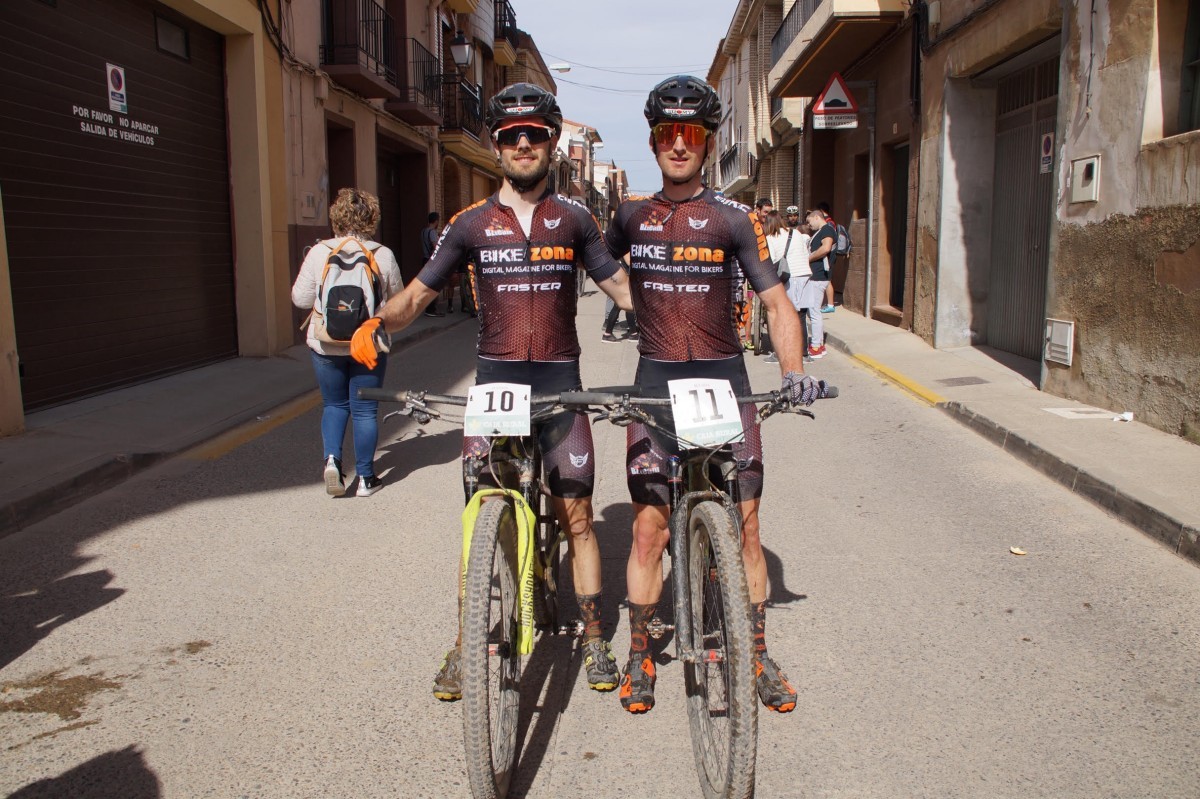 Asier Urdaibai y David Puente en la primera carrera XCO de la temporada