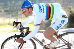 Problemas para Paolo Bettini e Ivan Basso