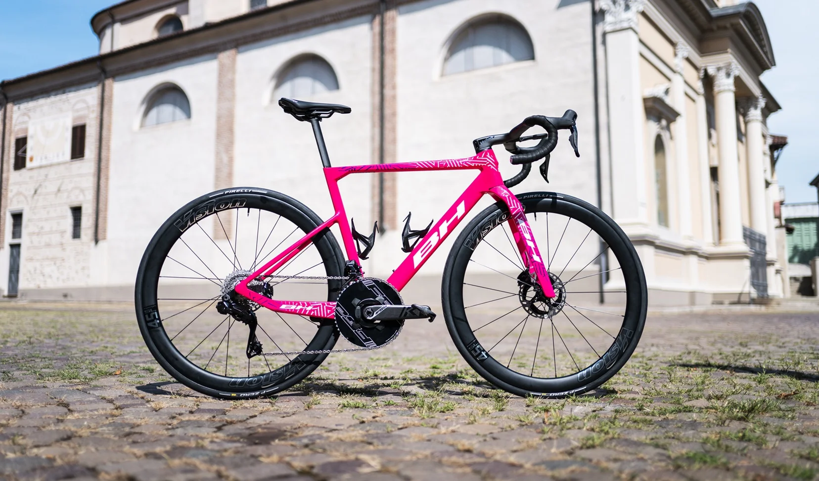 BH presenta dos ediciones especiales de la Ultralight para la Vuelta a España 2025